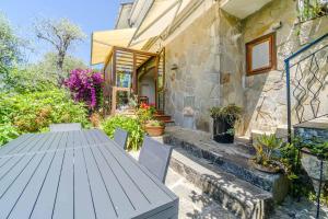 GuestHost - Exclusive Villa with pool & parking