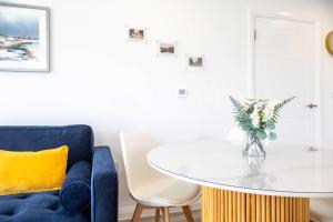 Stunning 2 Bed Ashford Apartment with Terrace