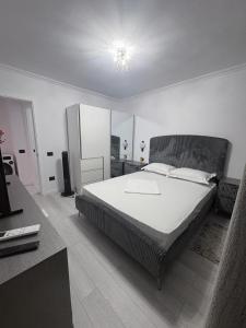 Sarah Apartments
