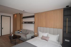 The Studio No 10