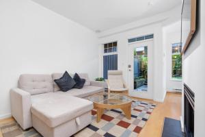 2BR World Cup Stay - Expansive Backyard and Parking