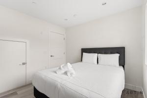 Sleek Coach House with Designer Kitchen - Sleeps 7