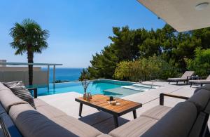 Seaview Villa ABA with 38sqm heated infinity pool, 4 bedrooms, Media room, 150m from sea