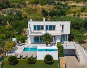 Seaview Villa ABA with 38sqm heated infinity pool, 4 bedrooms, Media room, 150m from sea
