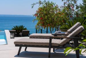 Seaview Villa ABA with 38sqm heated infinity pool, 4 bedrooms, Media room, 150m from sea