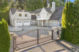 Grand 4BR Point Grey Manor - Walk to Beaches