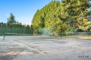 Grand 4BR Point Grey Manor - Walk to Beaches