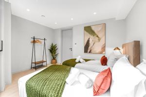 Sophisticated & Spacious Luxe 5BR Home