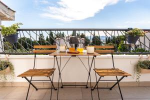 Studio Petar with private parking and balcony near the beach