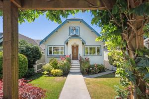 Charming 3BR Garden Suite - Mins to UBC and Beaches