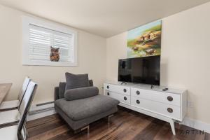 Charming 3BR Garden Suite - Mins to UBC and Beaches
