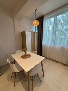Cozy Stay Near the University
