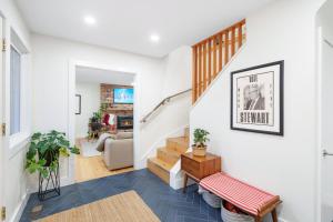 Elegant 6BR Estate - Private Backyard with Hot Tub
