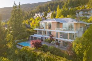 Luxury 5BR Mansion with Pool, Sauna and Scenic Views
