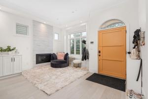 Game-Day Ready 4BR Home - Spacious and Near Transit