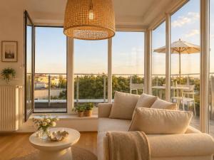 Panoramic River View and Terrace