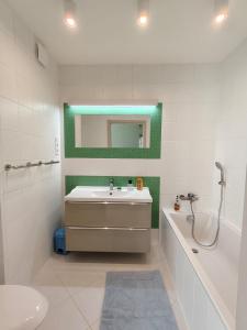 Home Sweet Home - WiFi, balcony, Smart TV, Home Office, f-VAT, near to KTW
