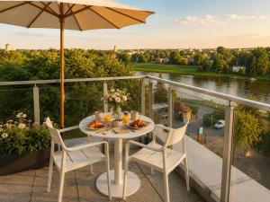 Panoramic River View and Terrace