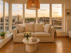 Panoramic River View and Terrace