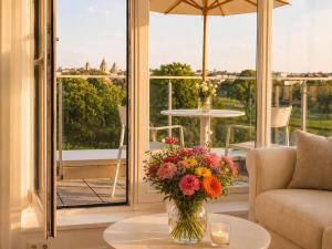 Panoramic River View and Terrace