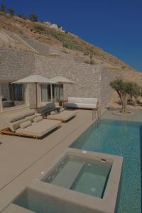 VOUNO Santorini Private Villas