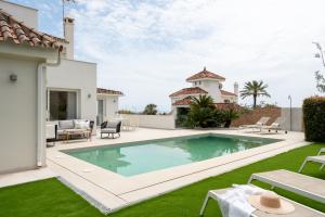 SPCRM5200 Luxury Villa With Sea Views and Pool