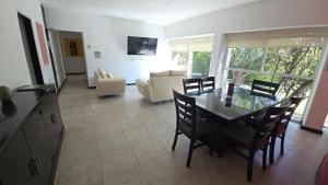 Apartment with Pool, Gym & AC Suite