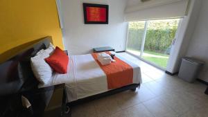 Apartment with Pool, Gym & AC Suite