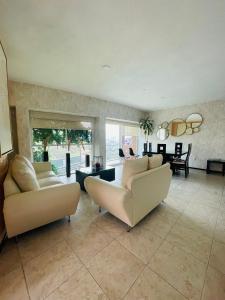 Apartment with Pool, Gym & AC Suite