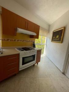 Apartment with Pool, Gym & AC Suite