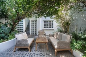 Luxe Polanco Home Private Yard TVs in Each Room