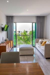 Spacious Apt with 2BR and Pool