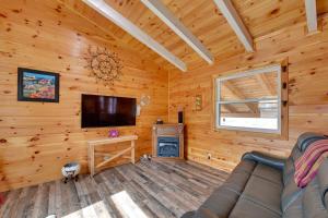 Ridgefolk Retreats!of 2 Cabins in Frenchburg