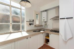 Central 1BD Flat near Lisbon