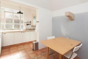 Central 1BD Flat near Lisbon