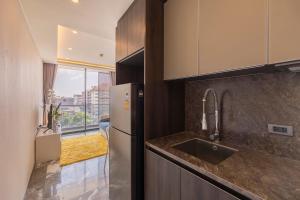Luxury Thonglor SQmt40 1Bed 1Living GYMPoolNetflix