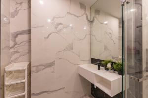 Luxury Thonglor SQmt40 1Bed 1Living GYMPoolNetflix