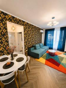Elira Blue Mamaia
