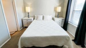 10 Min to Downtown - Pet-friendly, TV with Parking
