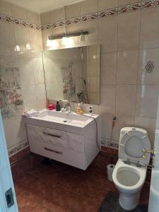 Entire house 3 sleeping rooms and 2 toilets
