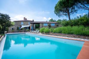 Private Tuscan Villa with Infinity Pool & Views