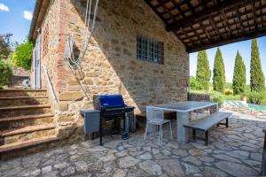 Private Tuscan Villa with Infinity Pool & Views