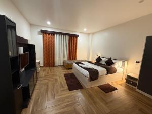Rafom Ri-khang, Modern Luxury 3BHK Retreat