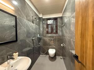 Rafom Ri-khang, Modern Luxury 3BHK Retreat