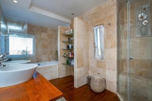 Villa SAKARTHA POOL, check host profile for book, Beach access