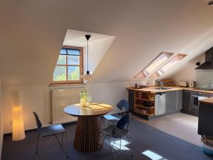 Einladende DG-Wohnung mitten im Starnberger 5-Seenland