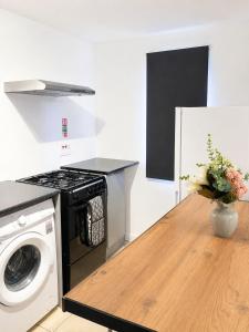 Boulevard Apartment - Fully Accessible Flat - City Centre -Parking- Sleeps 3