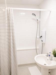 Boulevard Apartment - Fully Accessible Flat - City Centre -Parking- Sleeps 3