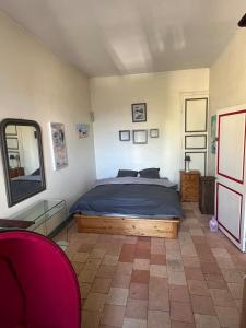 La maison aux volets bleus