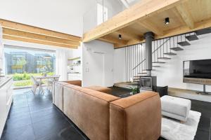 3 Bedroom House with Terrace by Mountain ways